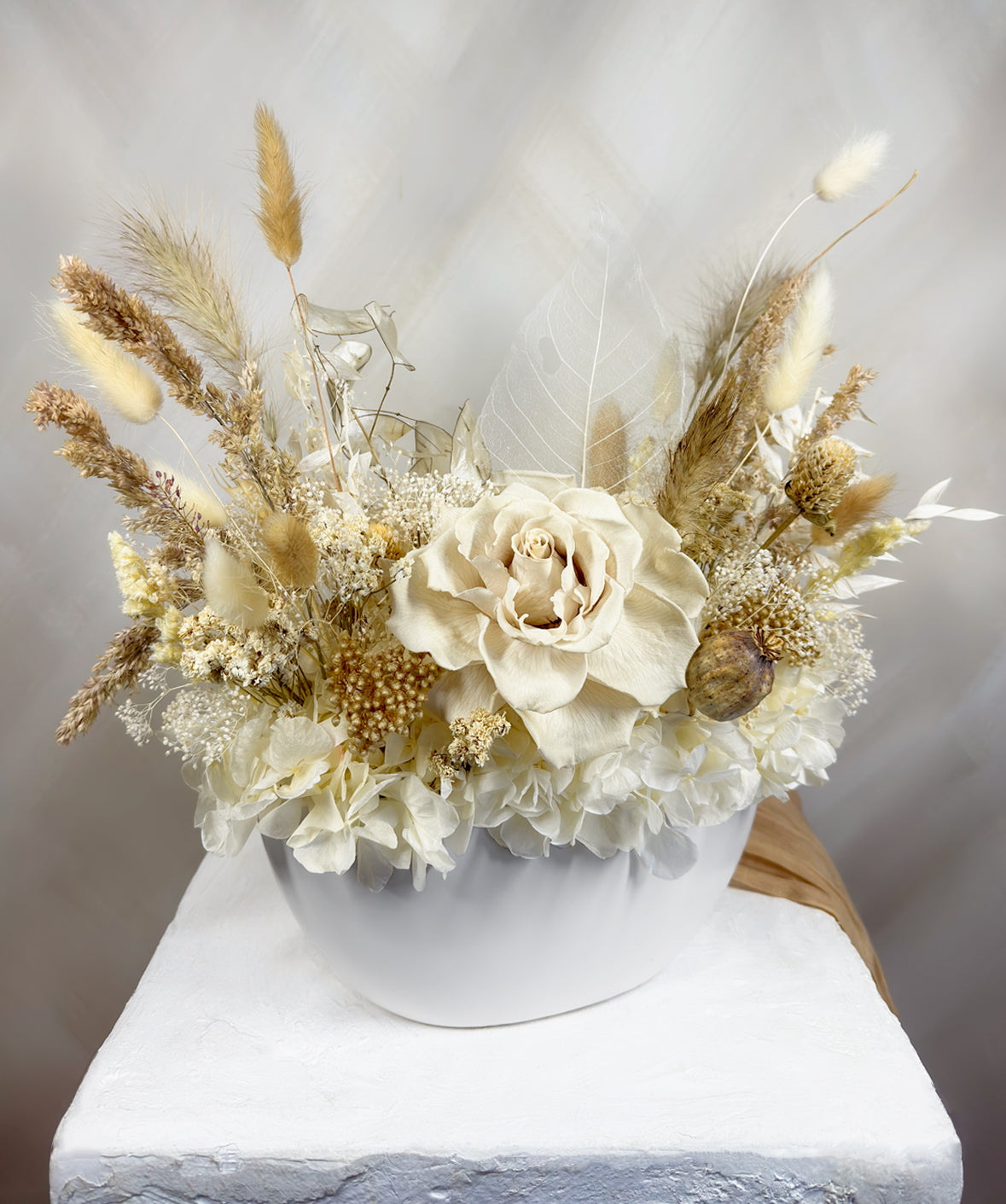 IN THE NUDE ARRANGEMENT